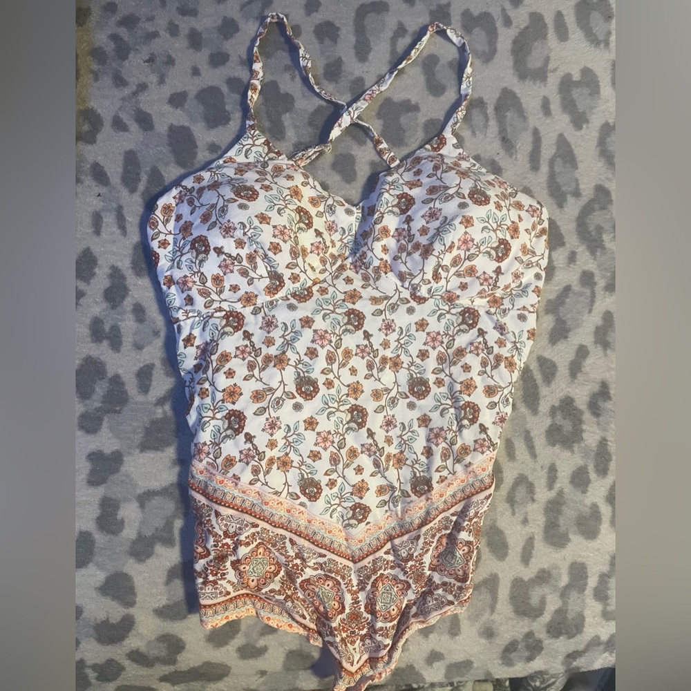 Beige bandana print crop top